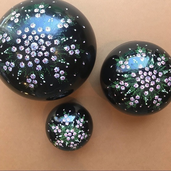 Vintage Black lacquer Nesting Boxes, Hand Painted, Set of Three - Picture 2 of 12